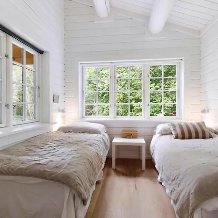 Idyllic Wooden Lumber House 300m From Water بيت للعطل *