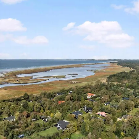 Idyllic Wooden Lumber House 300m From Water بيت للعطل