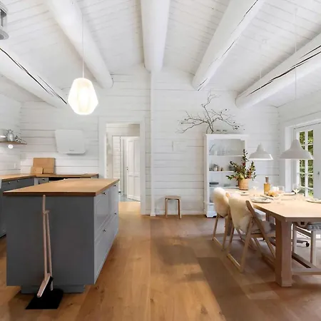 Idyllic Wooden Lumber House 300m From Water بيت للعطل *