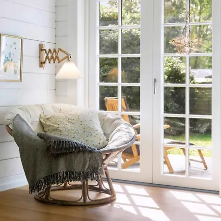 Idyllic Wooden Lumber House 300m From Water *