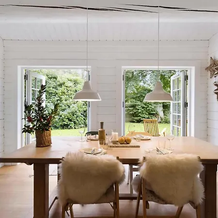 Idyllic Wooden Lumber House 300m From Water Vig